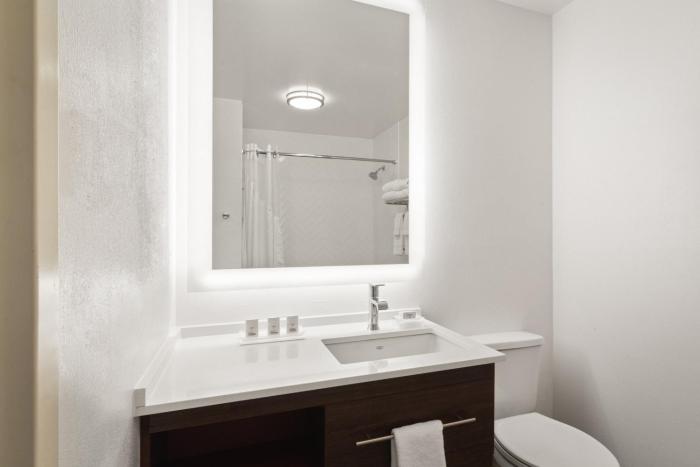 holiday inn and suites bothell by ihg