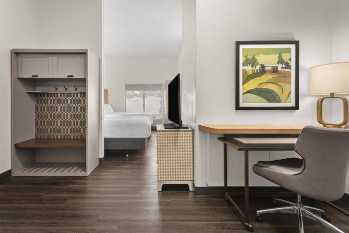 holiday inn and suites bothell by ihg