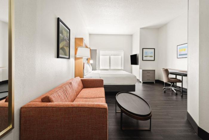holiday inn and suites bothell by ihg