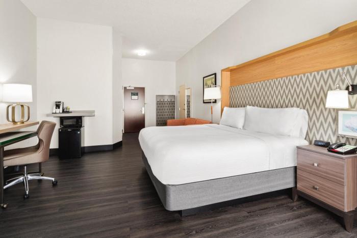 holiday inn and suites bothell by ihg