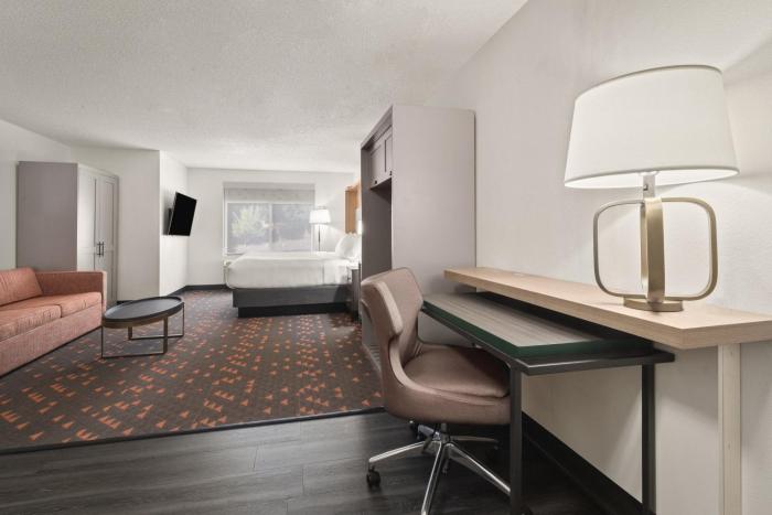holiday inn and suites bothell by ihg