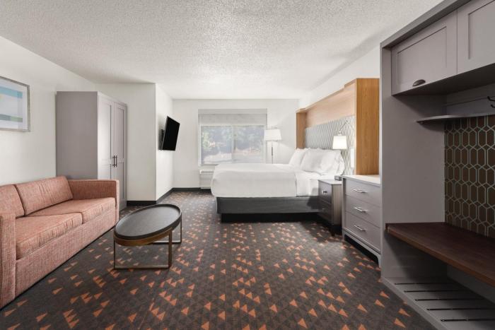 holiday inn and suites bothell by ihg