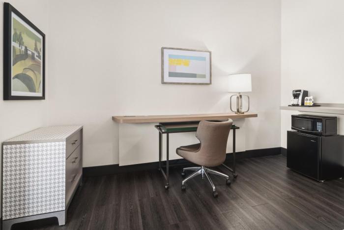 holiday inn and suites bothell by ihg