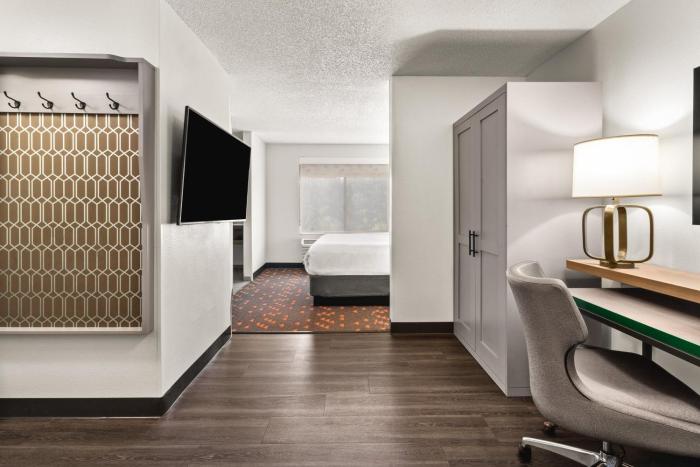 holiday inn and suites bothell by ihg