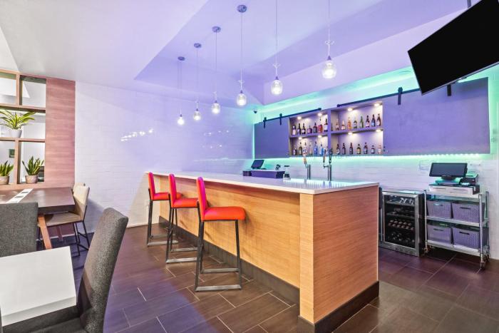 holiday inn and suites bothell by ihg