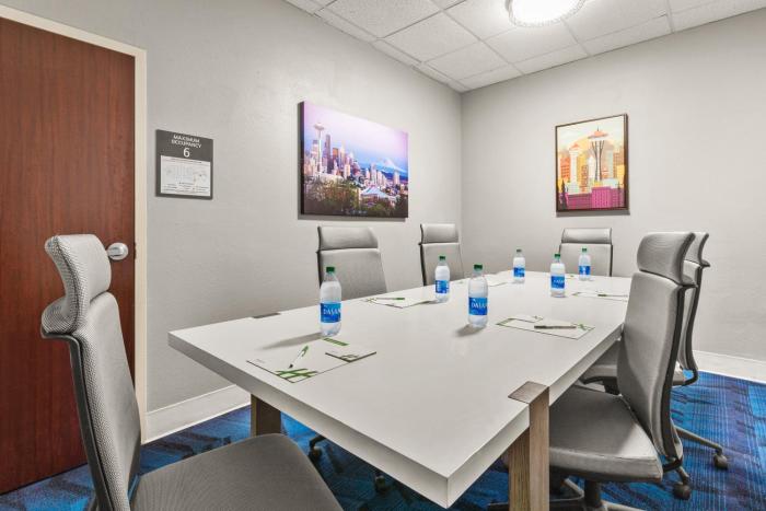 holiday inn and suites bothell by ihg