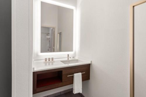 holiday inn and suites bothell by ihg