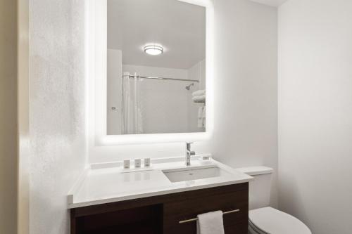 holiday inn and suites bothell by ihg