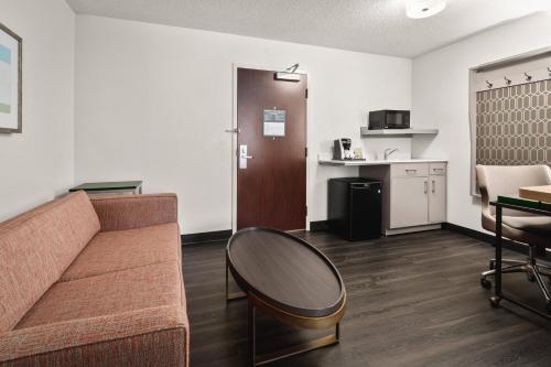 holiday inn and suites bothell by ihg