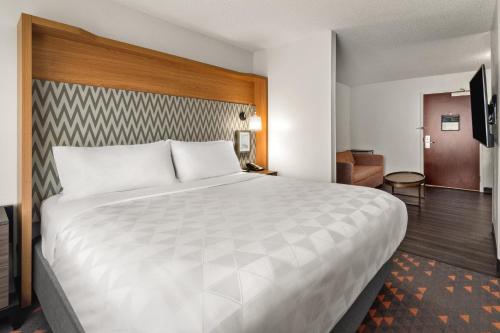 holiday inn and suites bothell by ihg