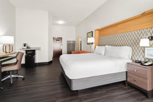 holiday inn and suites bothell by ihg