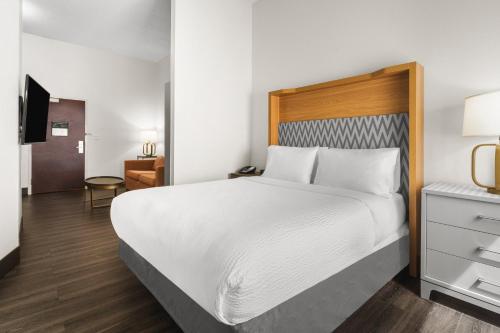 holiday inn and suites bothell by ihg