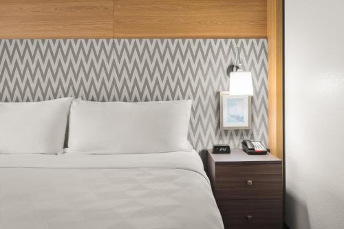 holiday inn and suites bothell by ihg