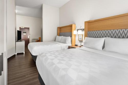 holiday inn and suites bothell by ihg