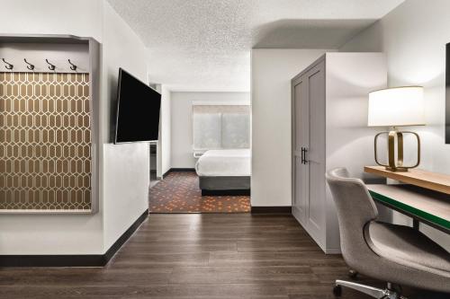 holiday inn and suites bothell by ihg