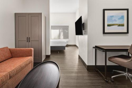 holiday inn and suites bothell by ihg