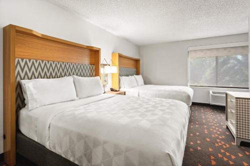 holiday inn and suites bothell by ihg
