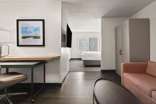 holiday inn and suites bothell by ihg