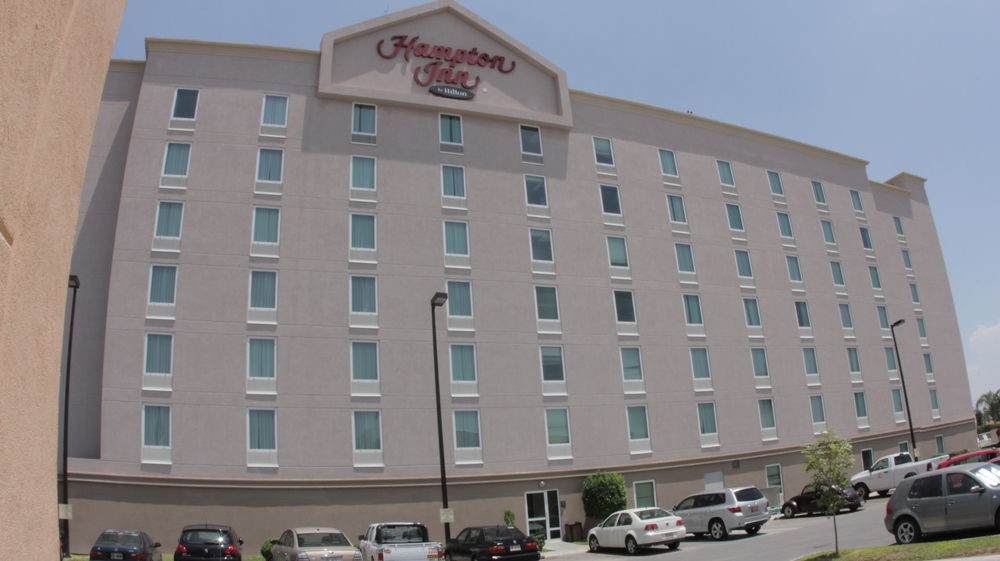 hampton inn by hilton torreon airport galerias