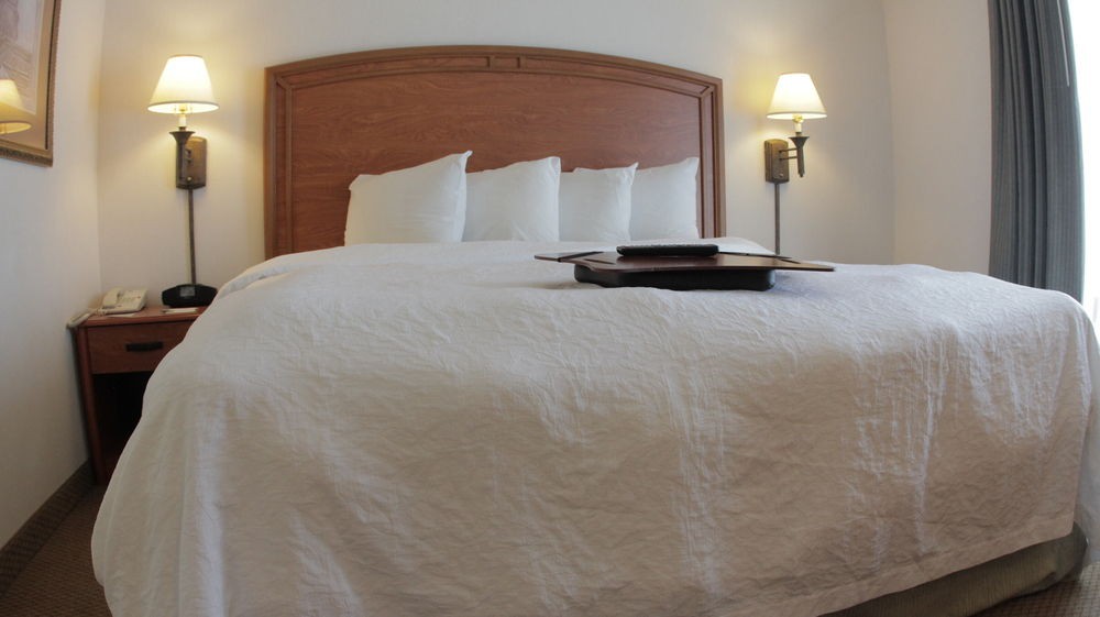 hampton inn by hilton torreon airport galerias