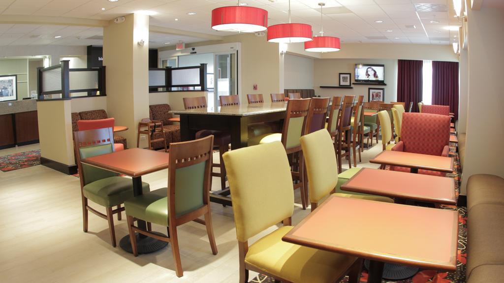 hampton inn by hilton torreon airport galerias