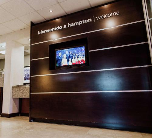 hampton inn by hilton torreon airport galerias