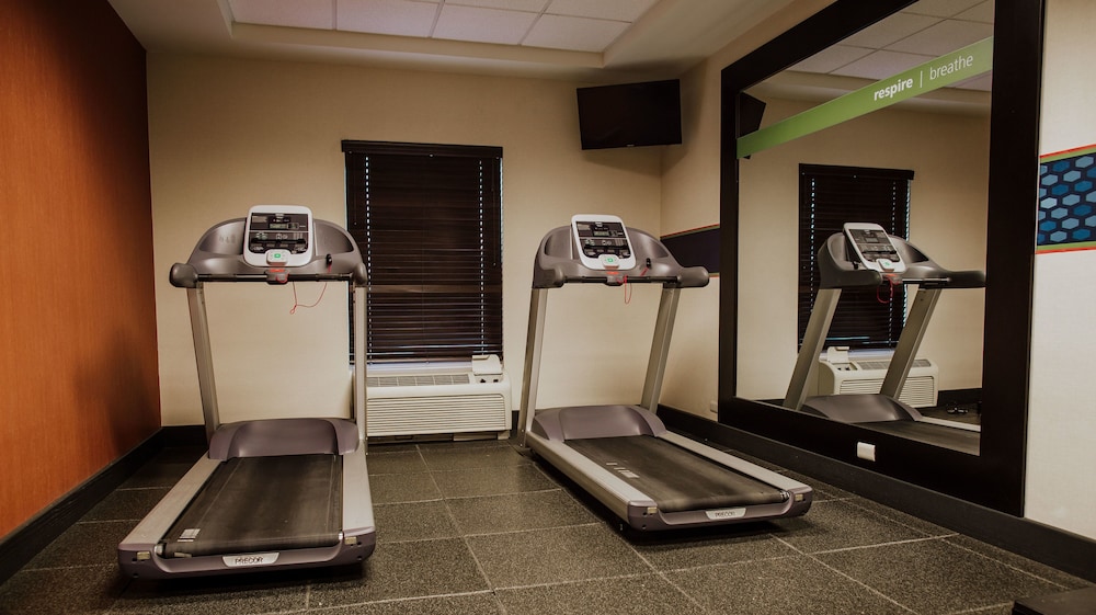 hampton inn by hilton torreon airport galerias