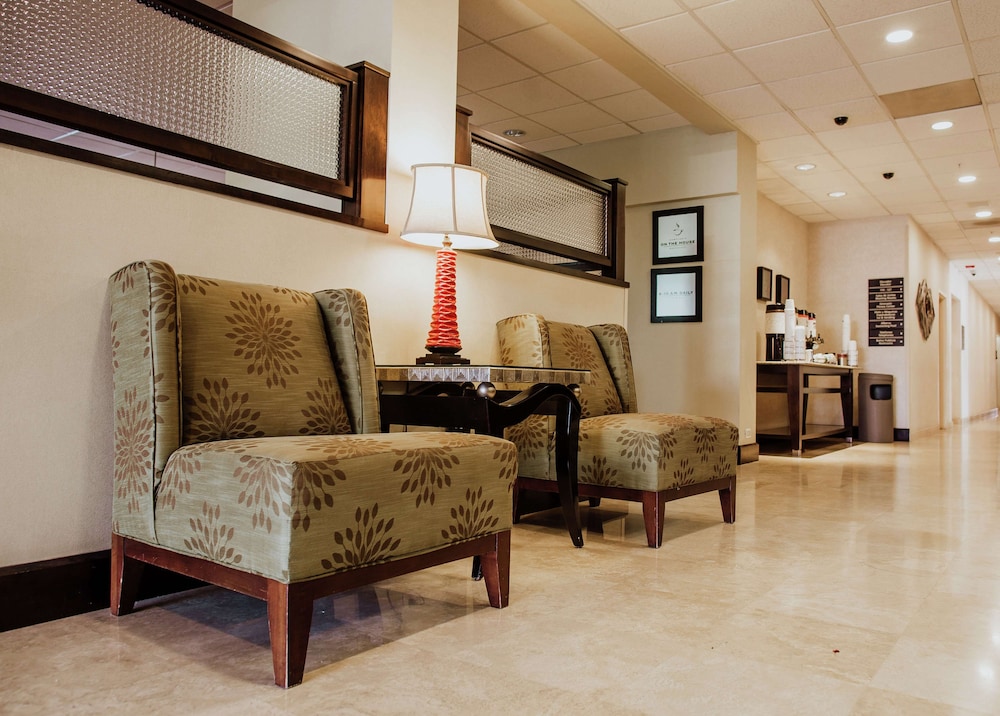 hampton inn by hilton torreon airport galerias