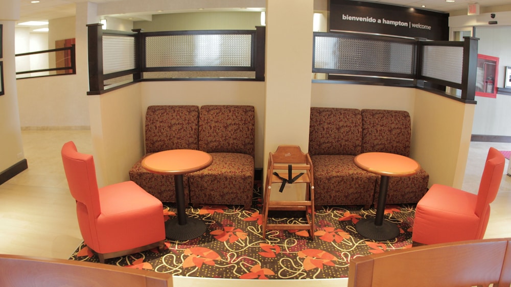 hampton inn by hilton torreon airport galerias