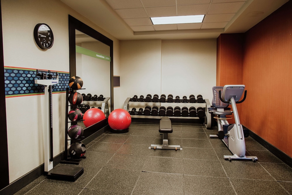 hampton inn by hilton torreon airport galerias