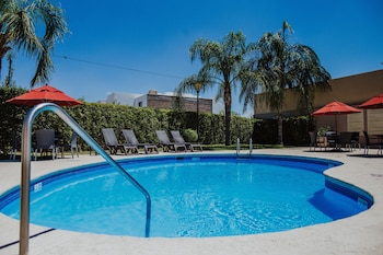 hampton inn by hilton torreon airport galerias