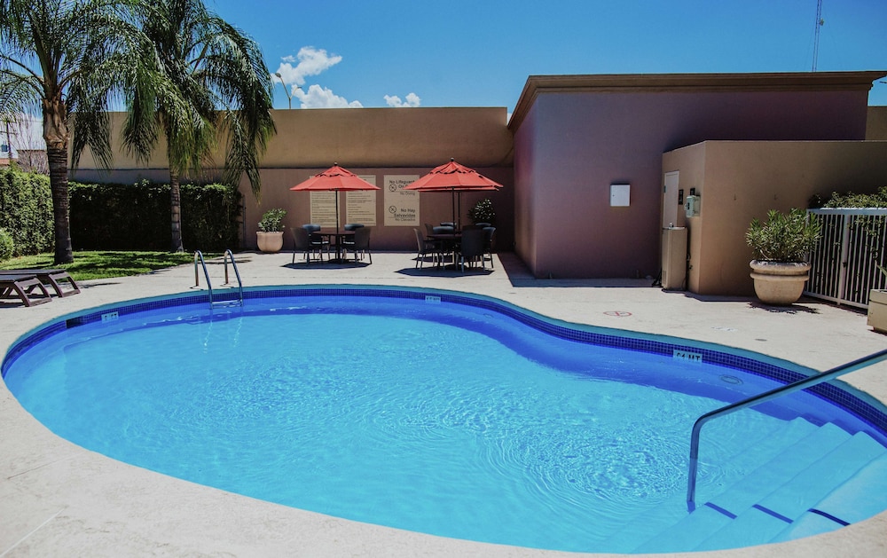 hampton inn by hilton torreon airport galerias