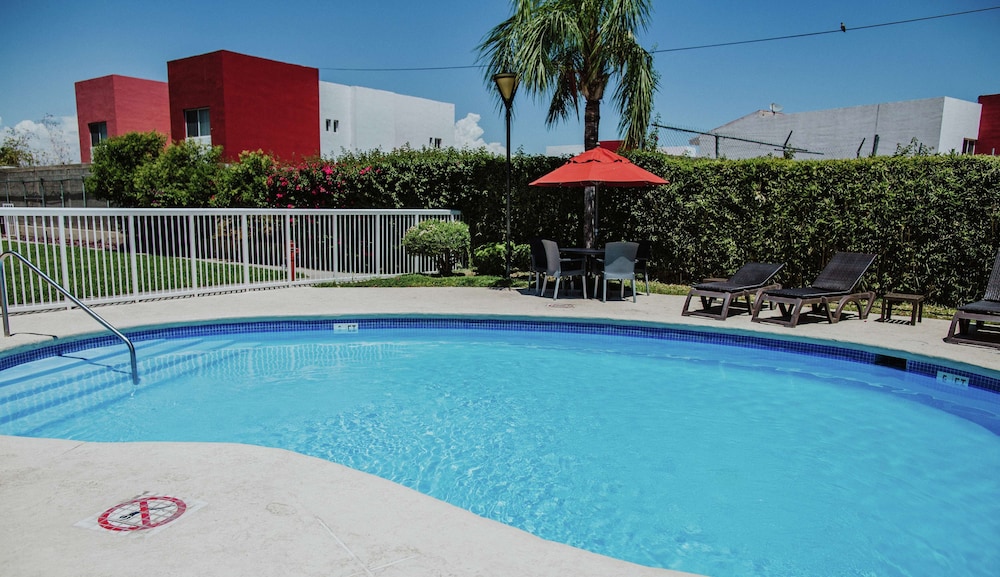 hampton inn by hilton torreon airport galerias