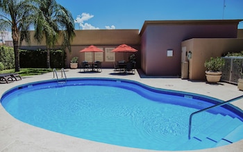 hampton inn by hilton torreon airport galerias