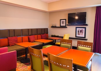 hampton inn by hilton torreon airport galerias