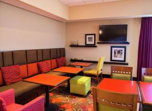 hampton inn by hilton torreon airport galerias