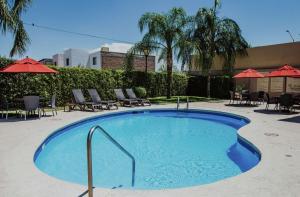 hampton inn by hilton torreon airport galerias