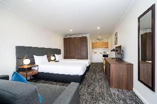littomore hotels and suites ex governor macquarie motor inn