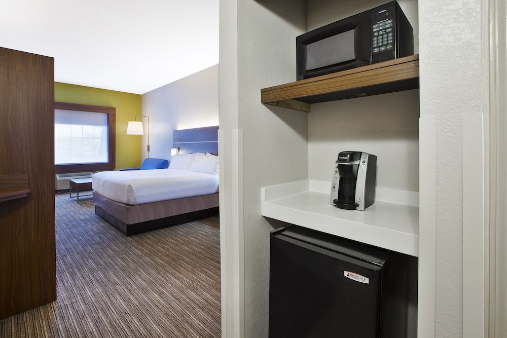 holiday inn express and suites alcoa knoxville airport by ihg