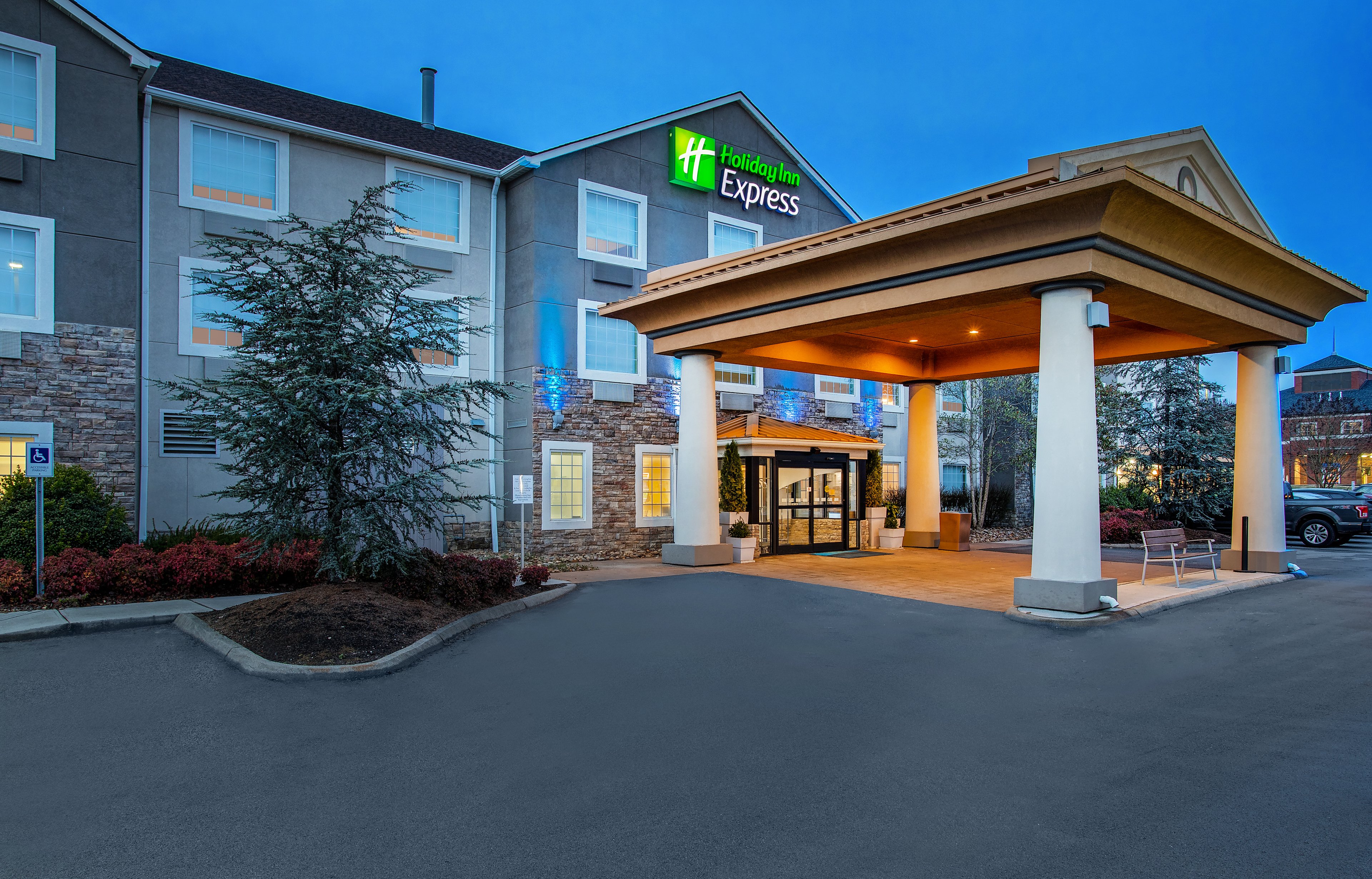 holiday inn express and suites alcoa knoxville airport by ihg