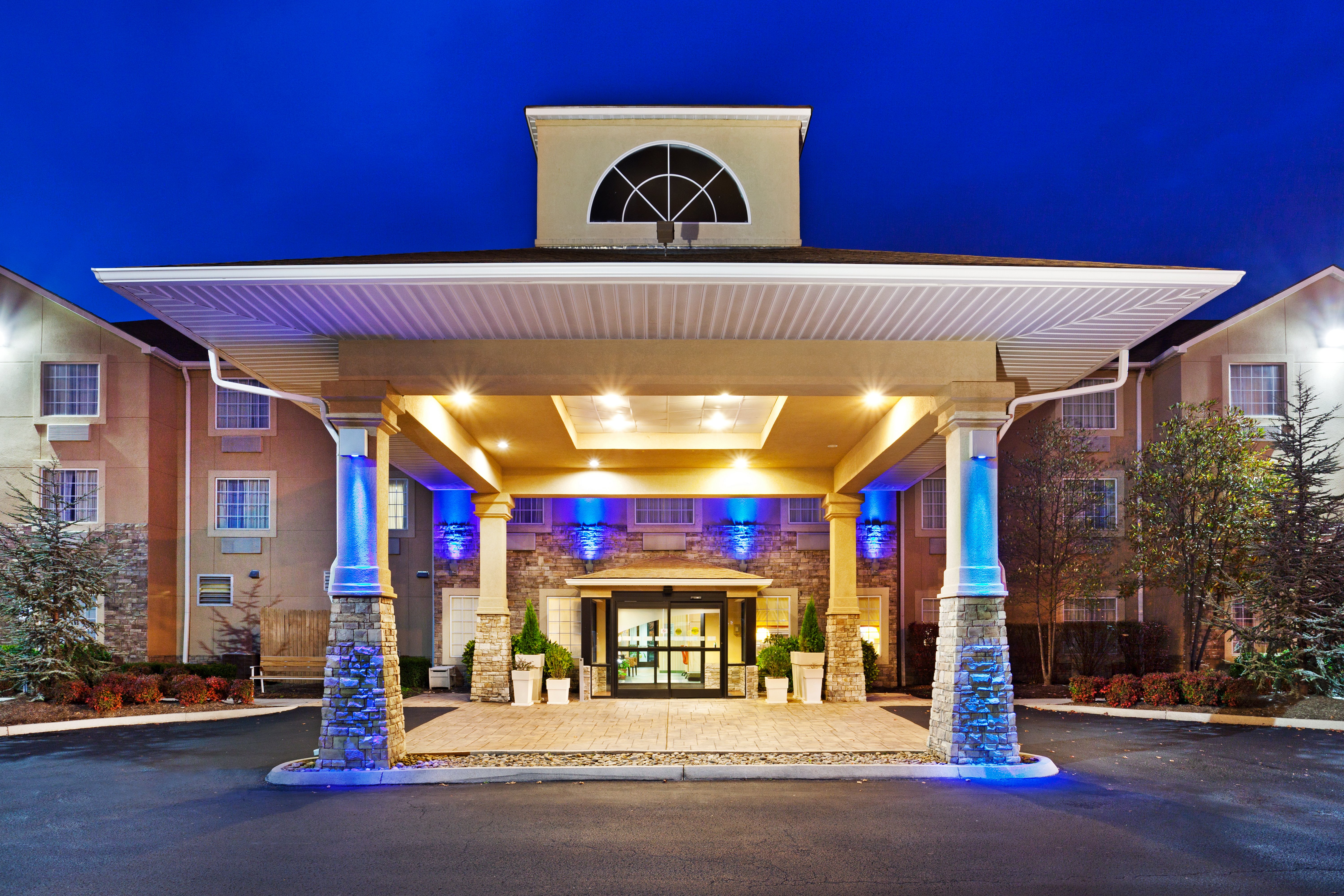 holiday inn express and suites alcoa knoxville airport by ihg