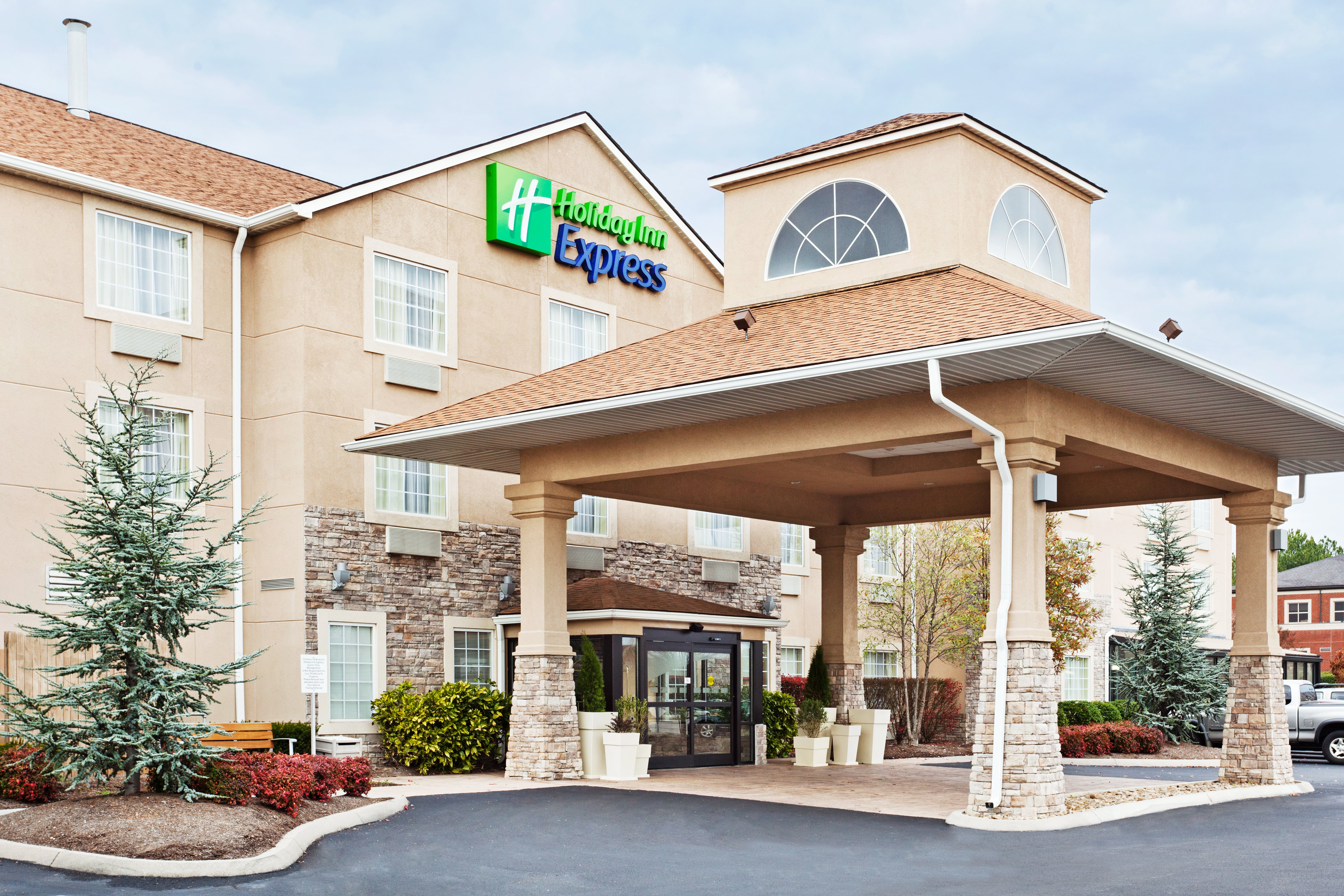 holiday inn express and suites alcoa knoxville airport by ihg