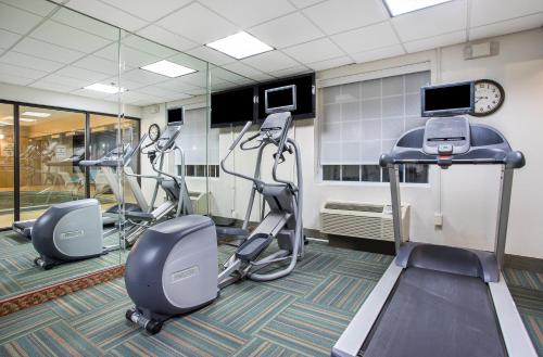 holiday inn express and suites alcoa knoxville airport by ihg