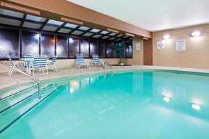 holiday inn express and suites alcoa knoxville airport by ihg