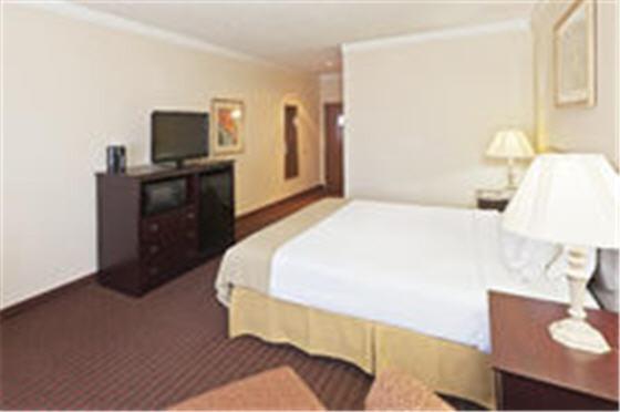 holiday inn express and suites plainview by ihg