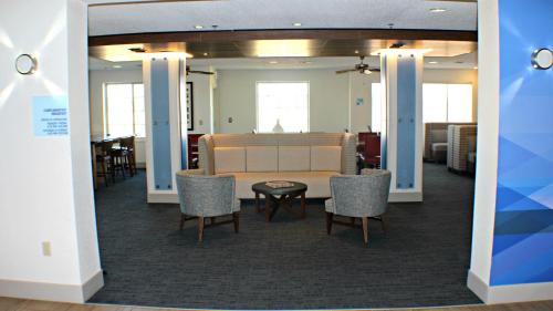 holiday inn express and suites plainview by ihg