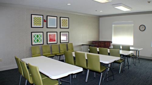holiday inn express and suites plainview by ihg