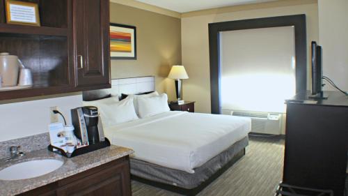 holiday inn express and suites plainview by ihg