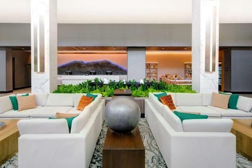 embassy suites by hilton alpharetta halcyon