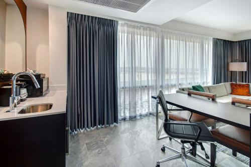 embassy suites by hilton alpharetta halcyon